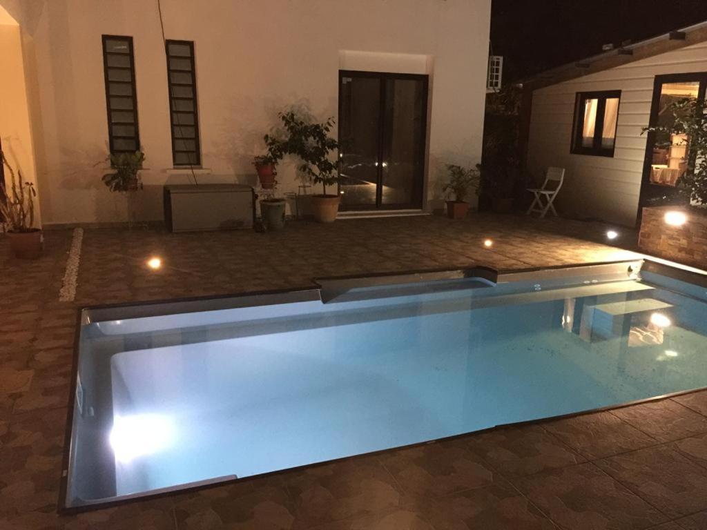 Nicole Residence Avec Piscine Chauffee & Jacuzzi Сент-Андре Экстерьер фото