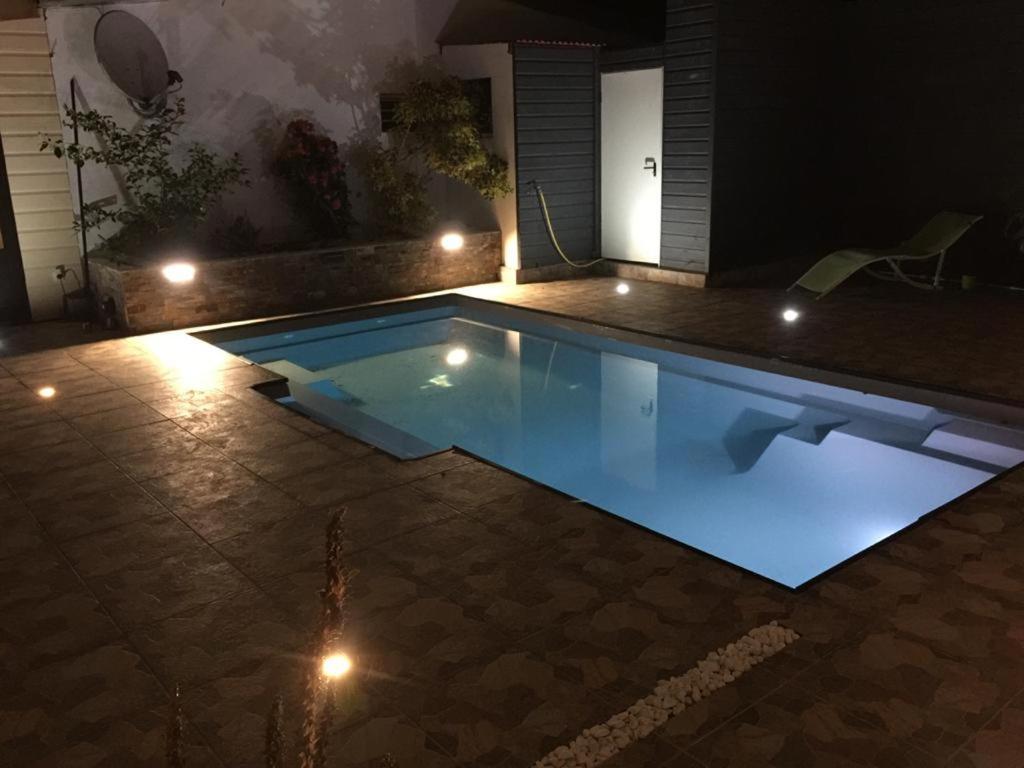 Nicole Residence Avec Piscine Chauffee & Jacuzzi Сент-Андре Экстерьер фото