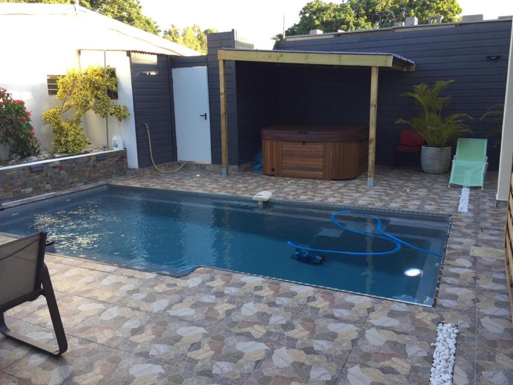 Nicole Residence Avec Piscine Chauffee & Jacuzzi Сент-Андре Экстерьер фото