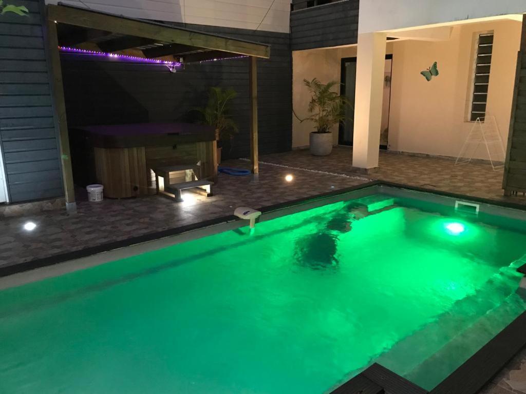 Nicole Residence Avec Piscine Chauffee & Jacuzzi Сент-Андре Экстерьер фото