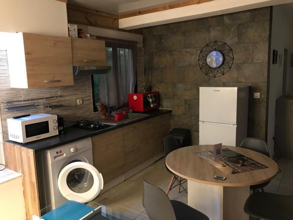 Nicole Residence Avec Piscine Chauffee & Jacuzzi Сент-Андре Экстерьер фото
